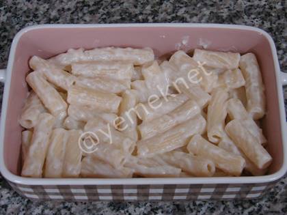 Fırında Beşamel Soslu Kıymalı Makarna